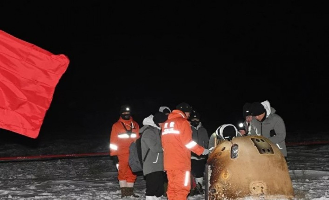 Çin'in uzay aracı Chang'e-5,  ilk Ay örneklerini teslim etti