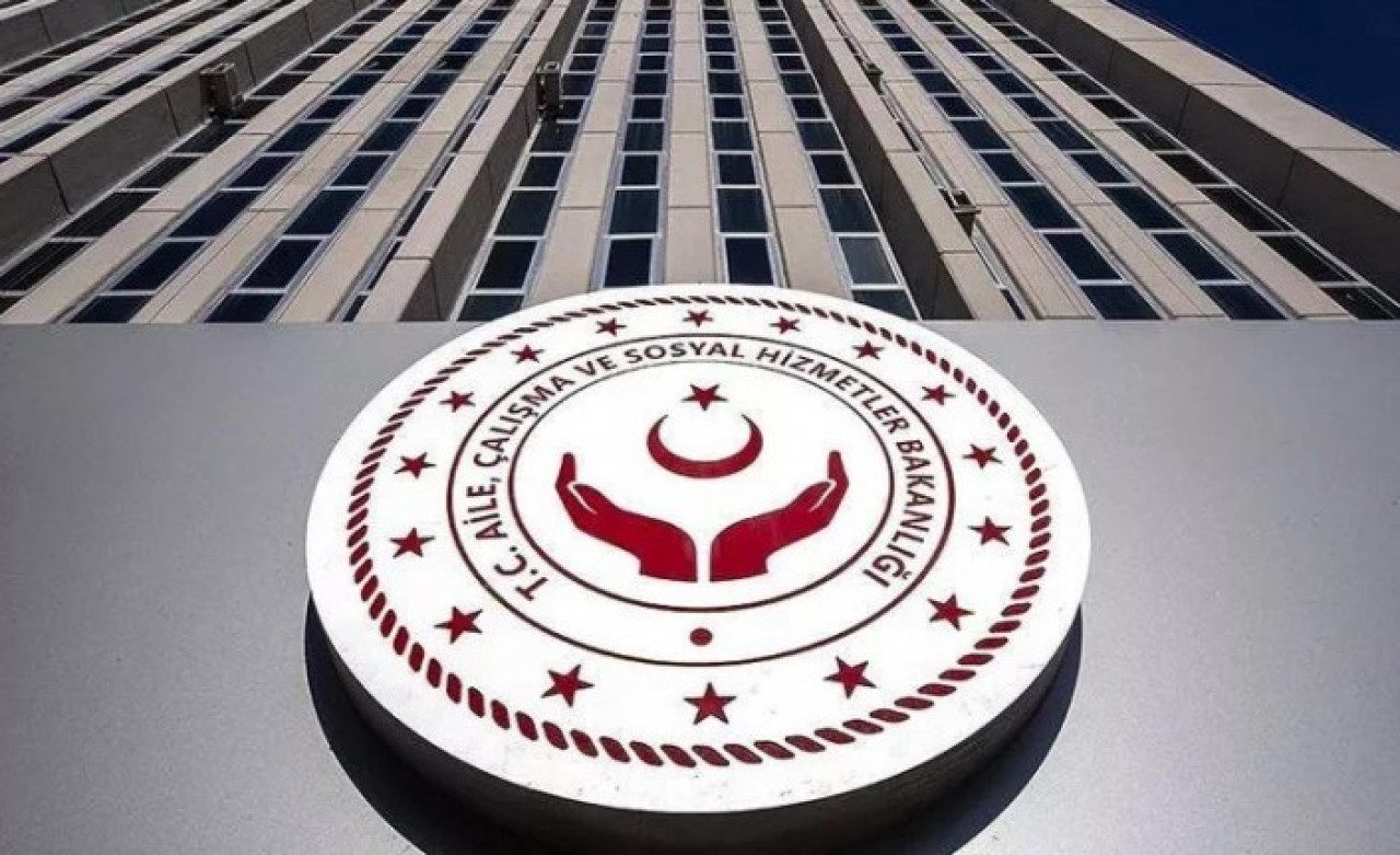 Çocuk bedeni üzerinde iç çamaşırı reklamları durduruldu