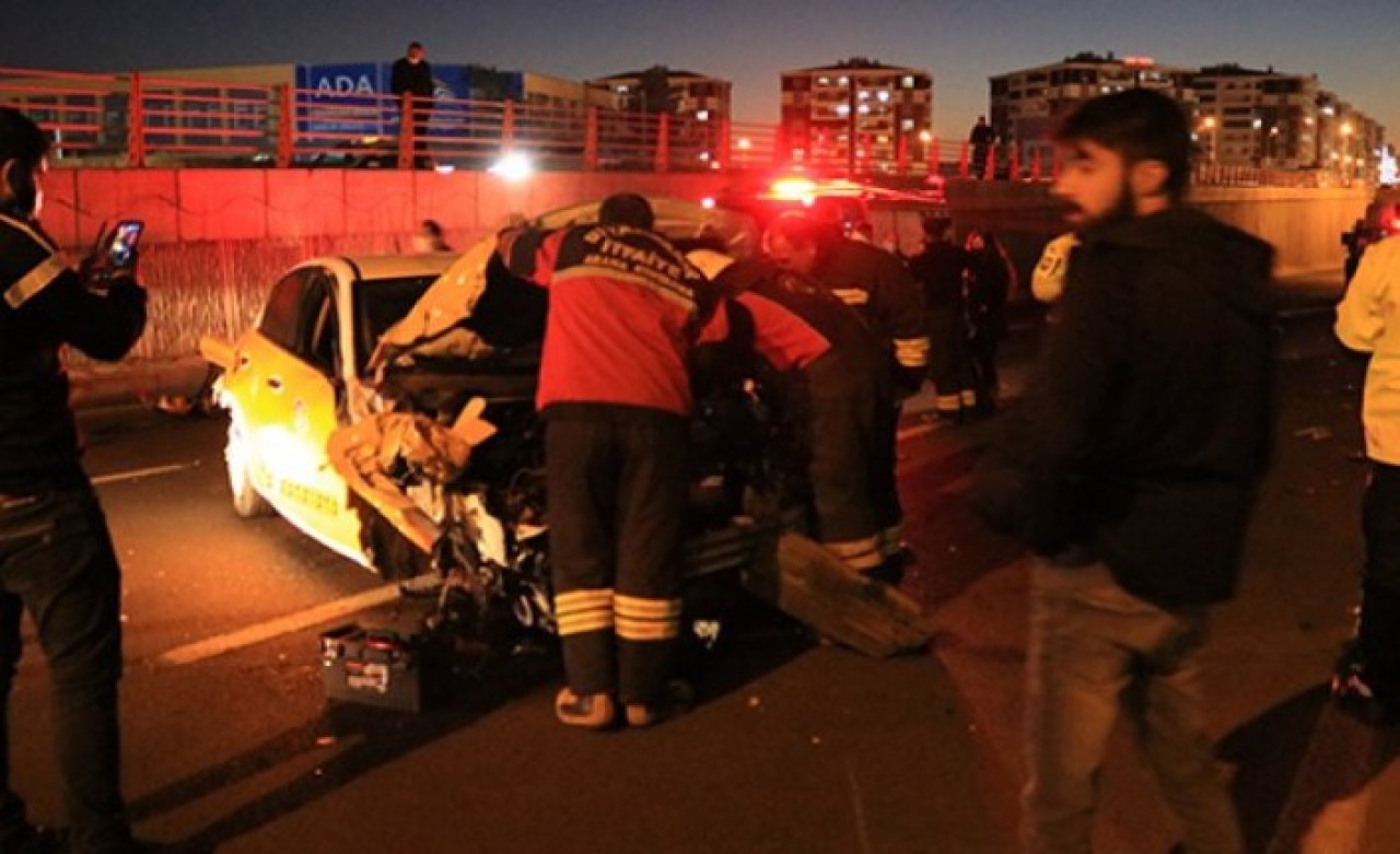 Diyarbakır'da 1'i polis 3 kişi ağır yaralı