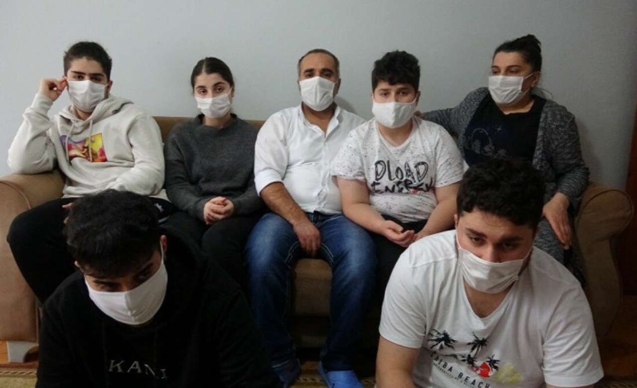 Erdoğan’a hakaret eden sığınmacının yüzüne tükürdüğü için Türkiye'ye gönderilen aile hakkında skandal iddia