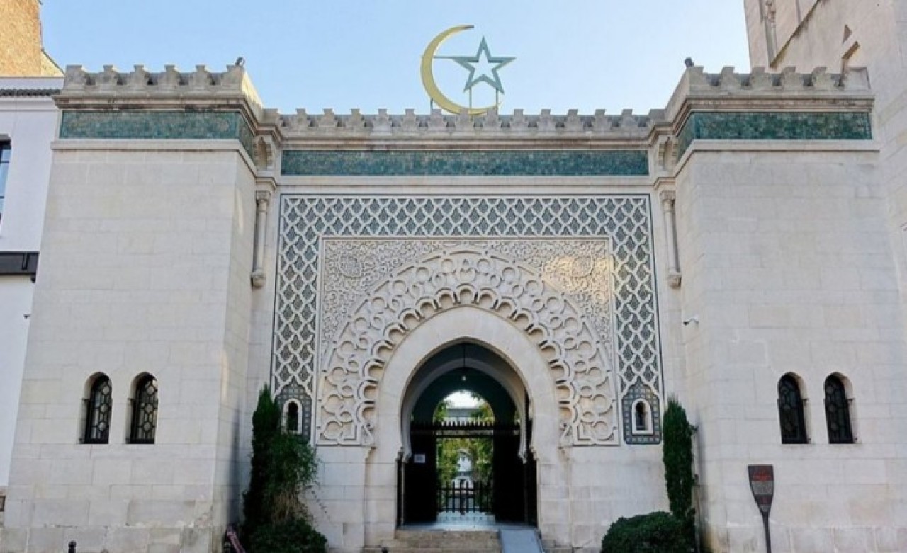 Fransa camileri kapatmaya hazırlanıyor