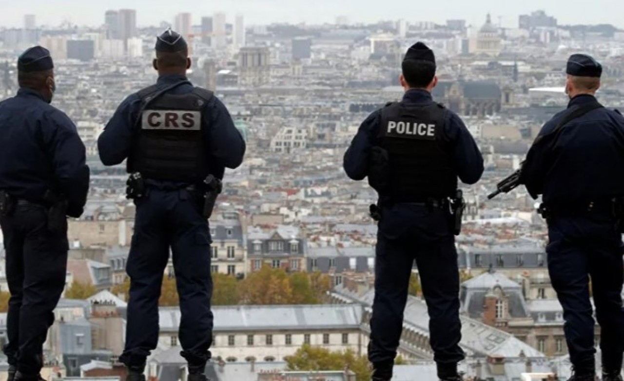 Fransa'da yüzlerce sığınmacı sokağa indi