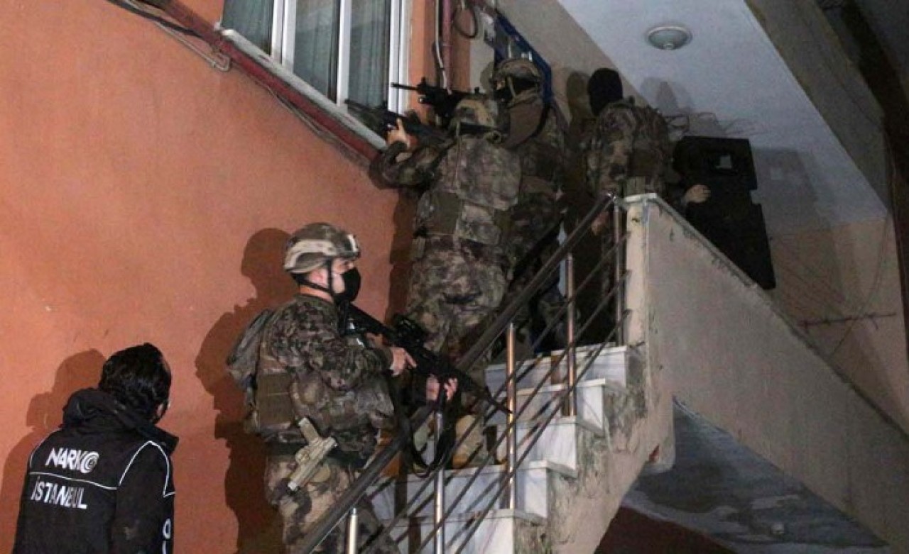 İstanbul'da şafak vakti operasyon: 13 şüpheli yakalandı
