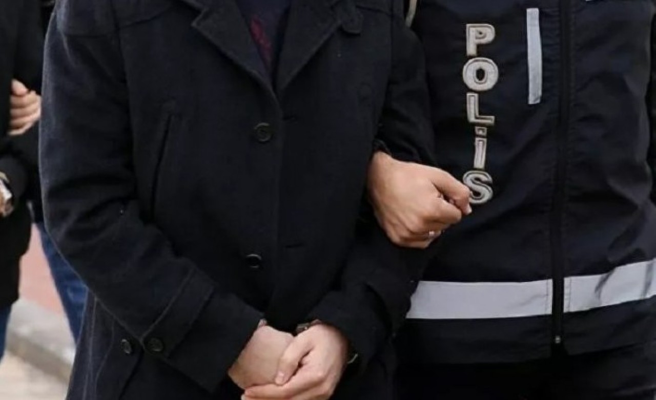 İzmir merkezli 6 ilde FETÖ operasyonu: 7 eski polis tutuklandı