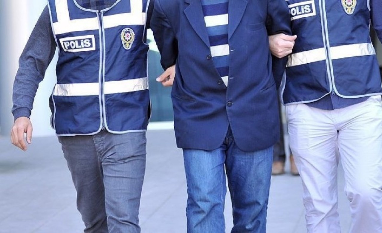 İzmir merkezli FETÖ operasyonu: 66 zanlı yakalandı