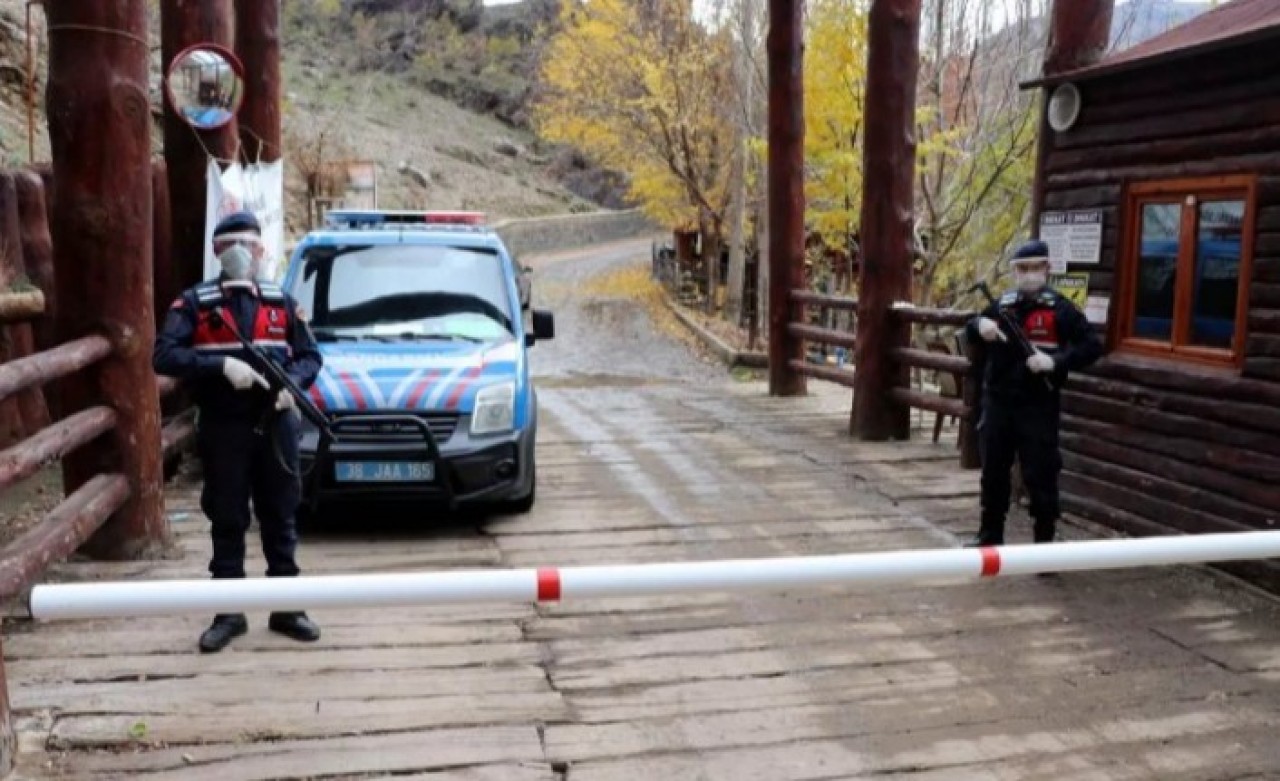 Kadınlar ekmek pişirmek için toplandı,  72 kişi koronavirüse yakalandı! O mahalle için flaş karar