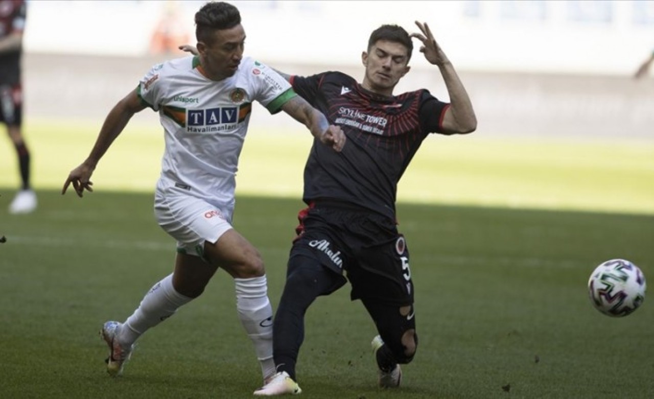 Lider Alanyaspor yıkıldı: Gençlerbirliği kazandı