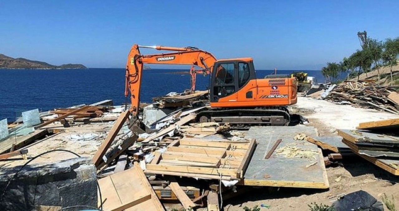 Marmaris'in köylerinde imara aykırı binaların yıkımı sürüyor