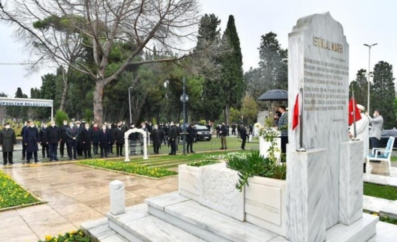 Mehmet Akif Ersoy,  kabri başında anıldı