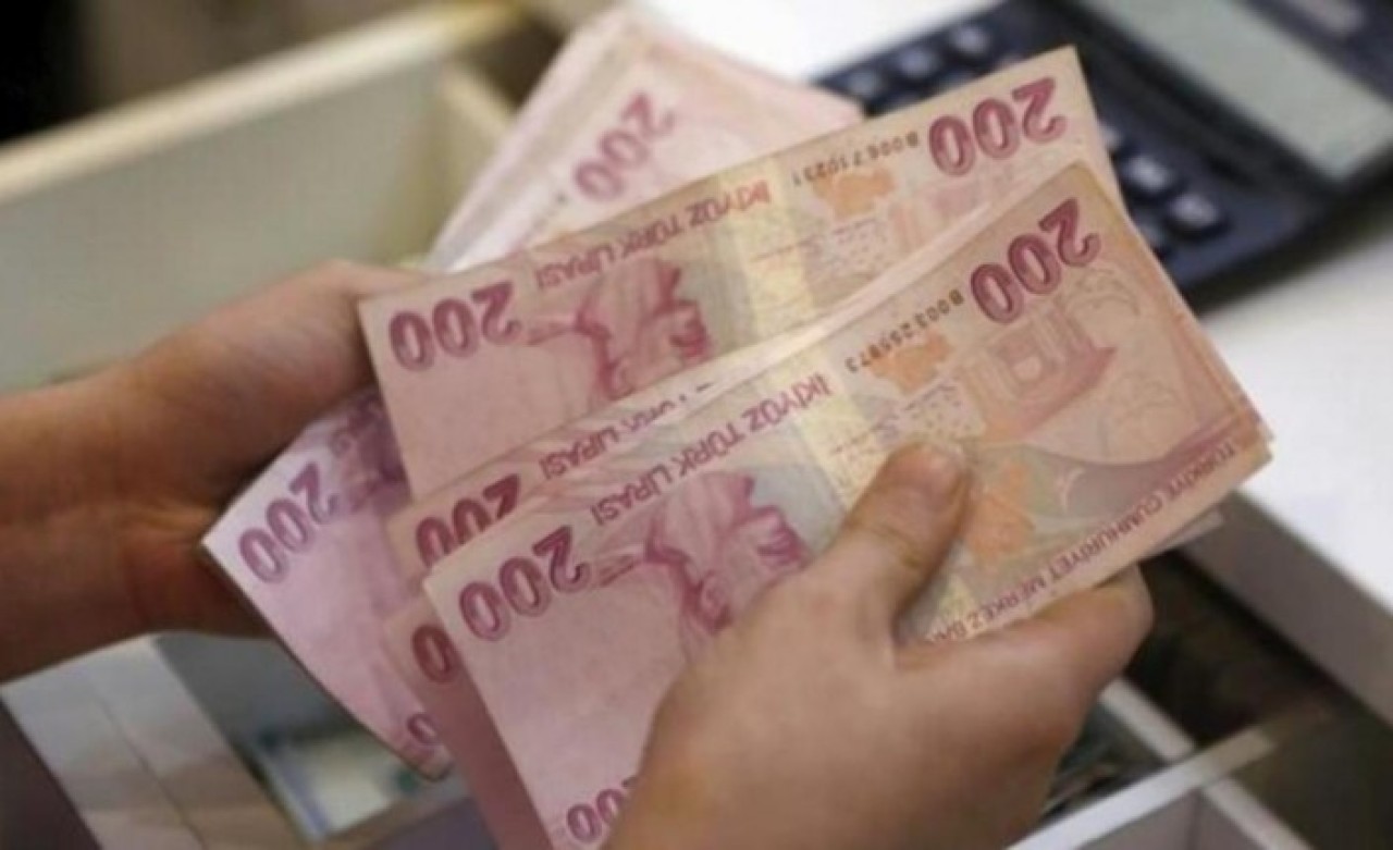 Milyonlarca kişinin gözü kulağı bu haberde: Emekli maaşları ne olacak? Memur maaşları ne olacak? Asgari ücret kaç lira olacak? İşte cevapları