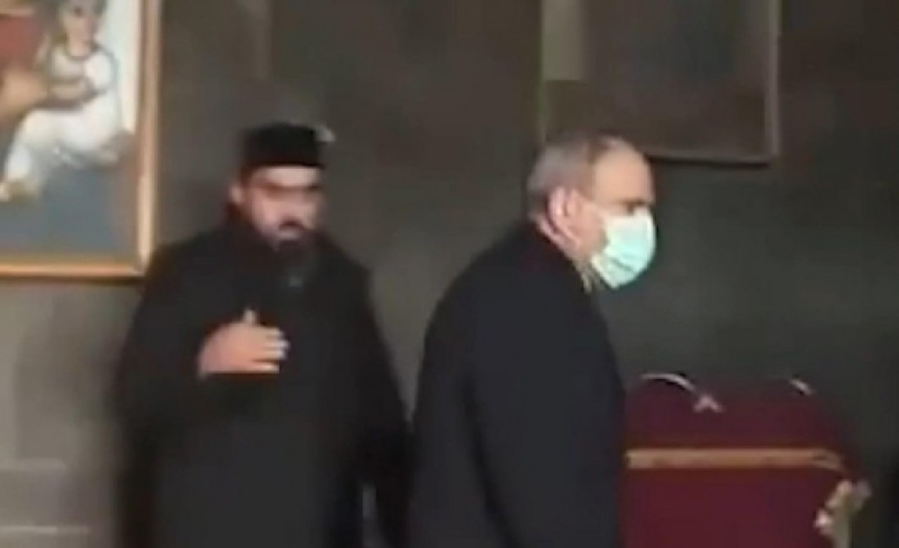 Paşinyan kiliseden kovuldu: Papaz kapıyı gösterdi
