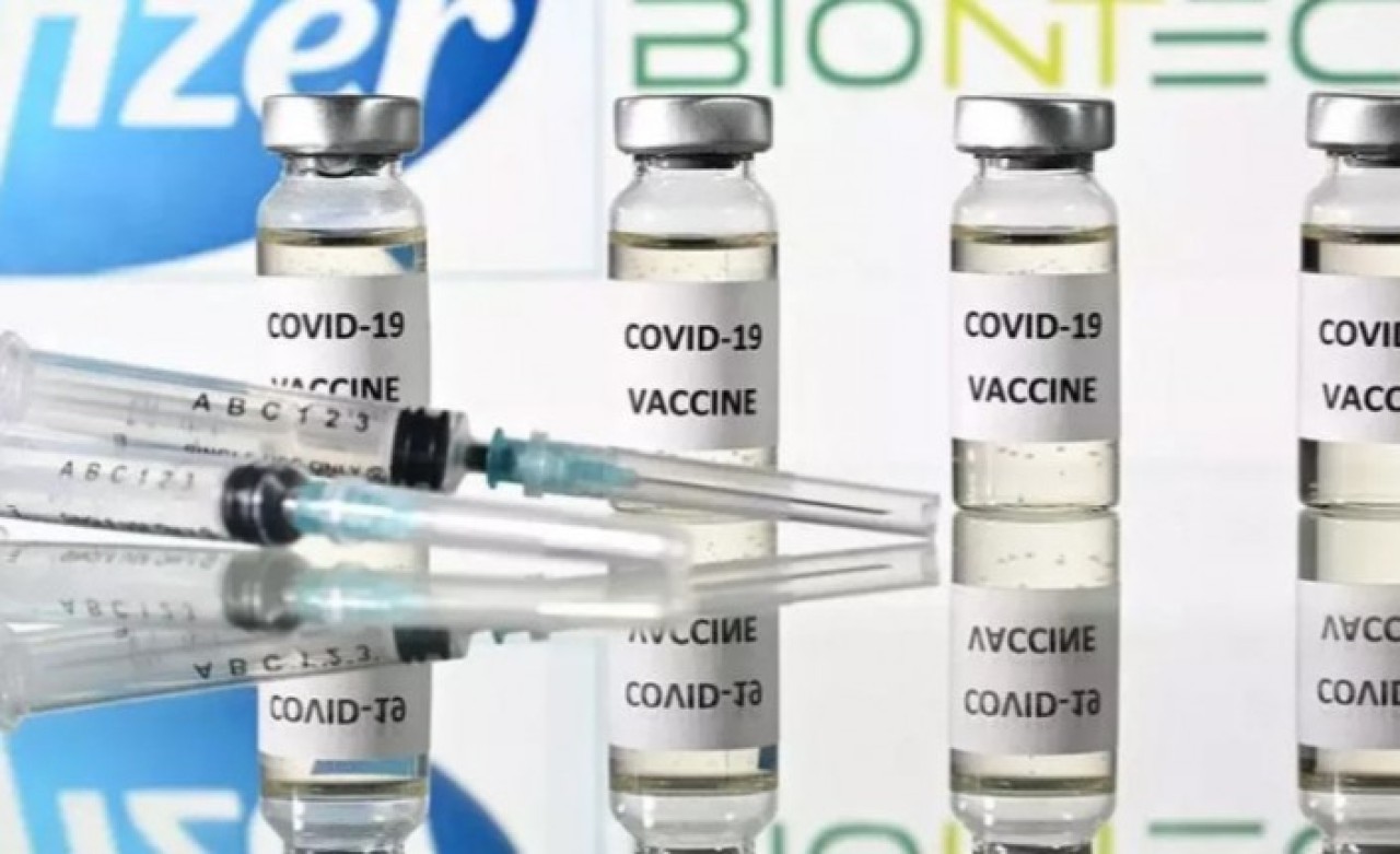 Pfizer/BioNTech aşısını olan sağlık çalışanı hastaneye kaldırıldı