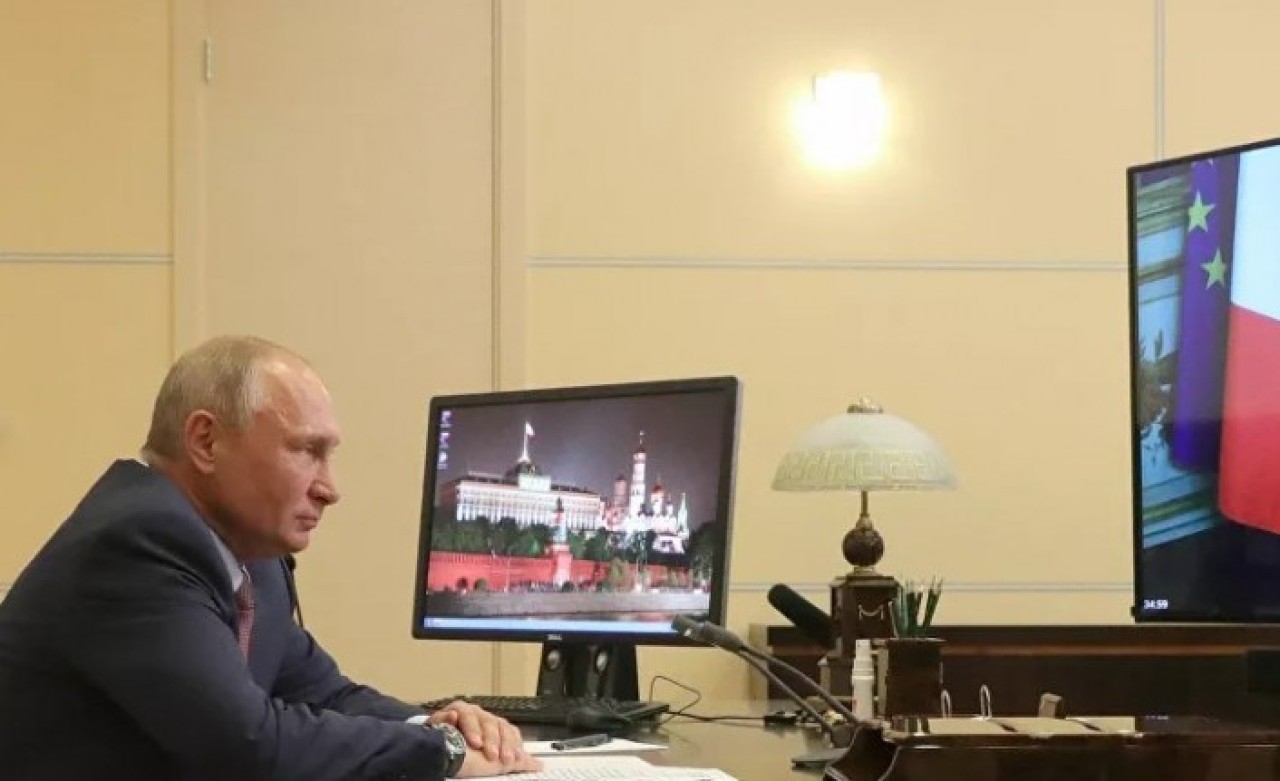 Putin ile Macron,  Karabağ ve Donbass'taki durumu görüştü