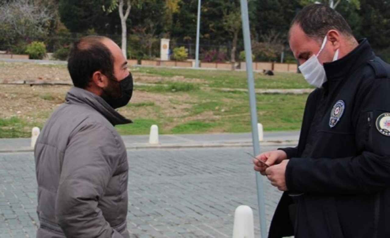 Sokakta yaşayan vatandaşa kısıtlama cezası kesildi! Emniyet özür diledi