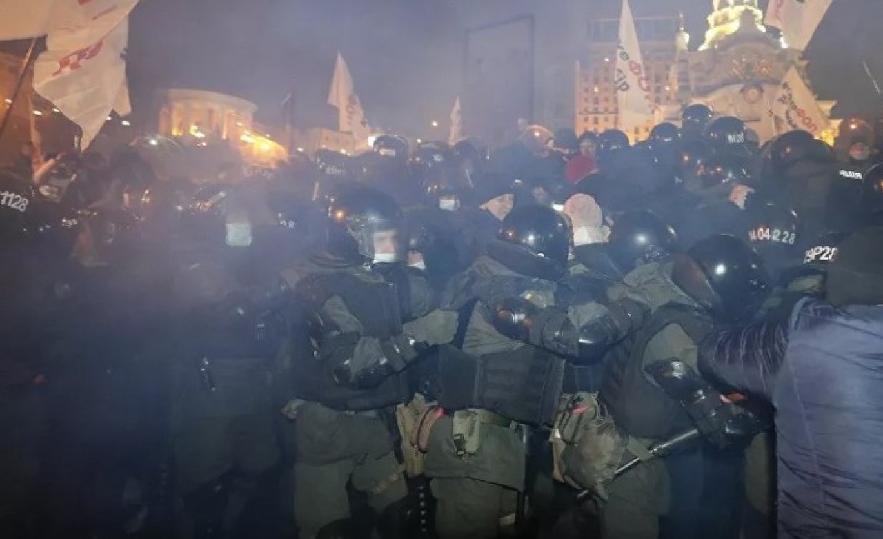 Ukrayna'da Kovid-19 yasaklarına karşı protesto: En az 40 yaralı