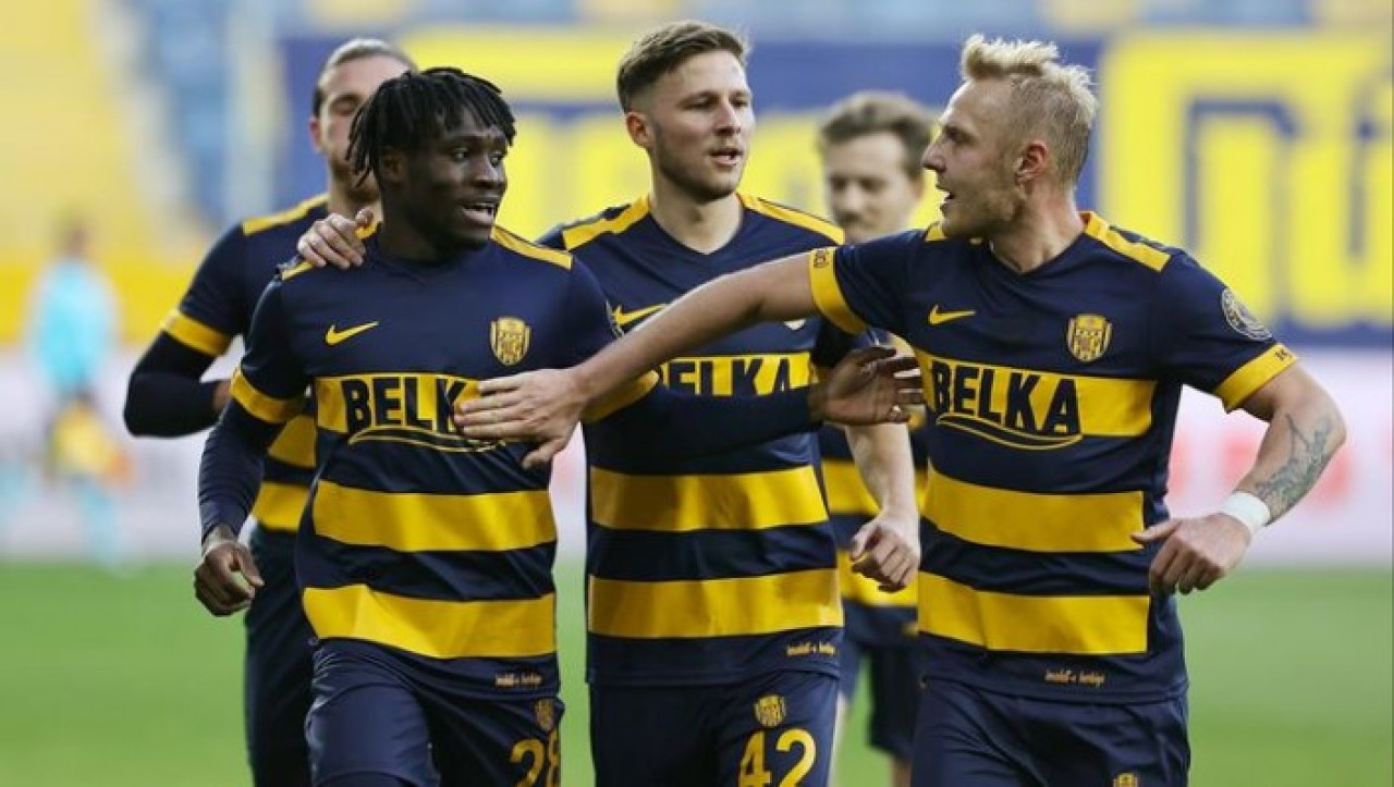 Ankaragücü - Yeni Malatyaspor: 4 gol,  1 kırmızı