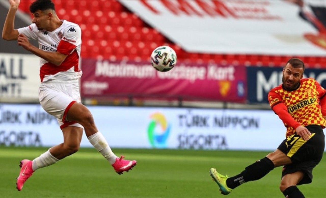 Antalyaspor bu sezon ilk deplasman galibiyetini Göztepe'den aldı
