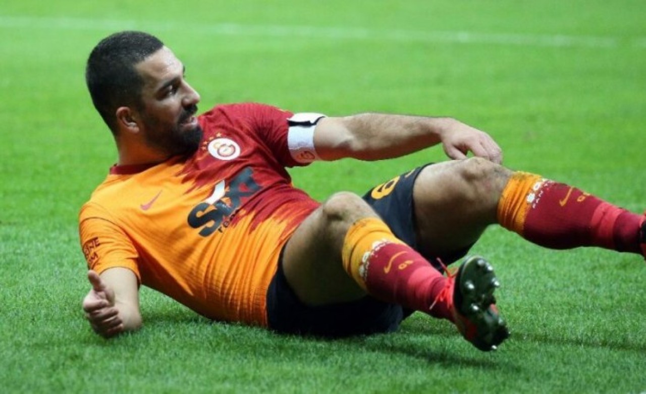 Arda Turan'dan çifte tepki: O halde fotoğraf çekemezsiniz. Hakemler de futbolu öğrenmeli