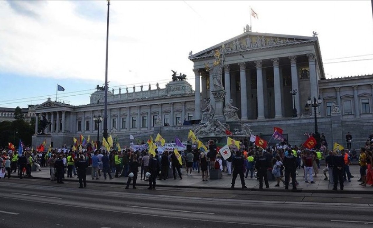 Avusturya’daki Türk diasporasını bekleyen iki tehlike