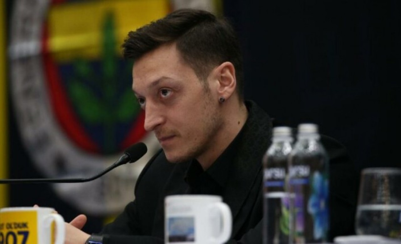 Daum: Mesut Özil köpek balığı havuzuna atladı!