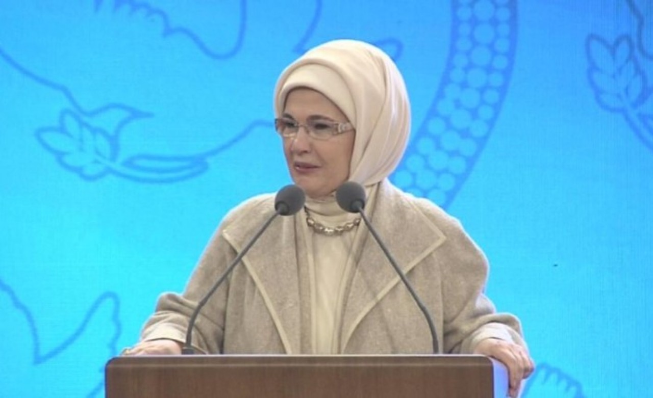 Emine Erdoğan kitabının ilk cildini tanıttı!