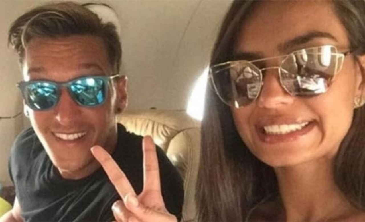 Fenerbahçe  Mesut Özil'i resmen açıkladı: Forma numarasını kendisi duyurdu