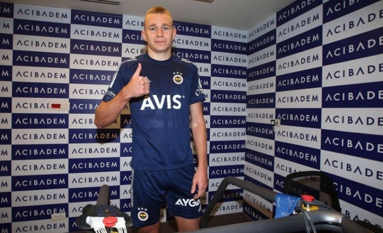 Fenerbahçe,  Macar futbolcu Attila Szalai'yi kadrosuna kattı