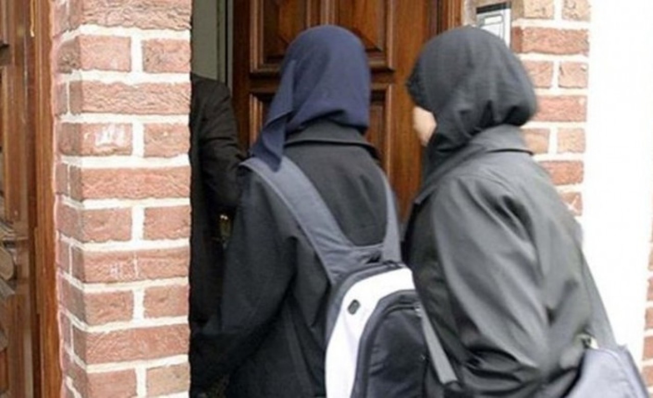 Fransa'da meclisten flaş başörtüsü kararı