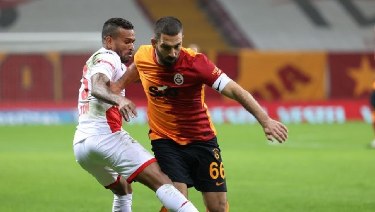 Galatasaray,  Antalyaspor maçında ağır yara aldı