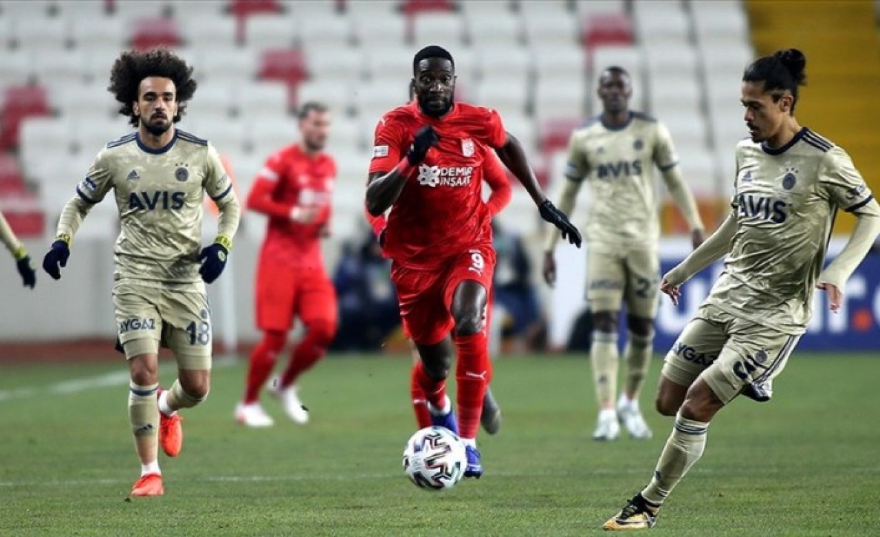 Galibiyet serisi Sivas'ta bitti: Fenerbahçe stop etti!