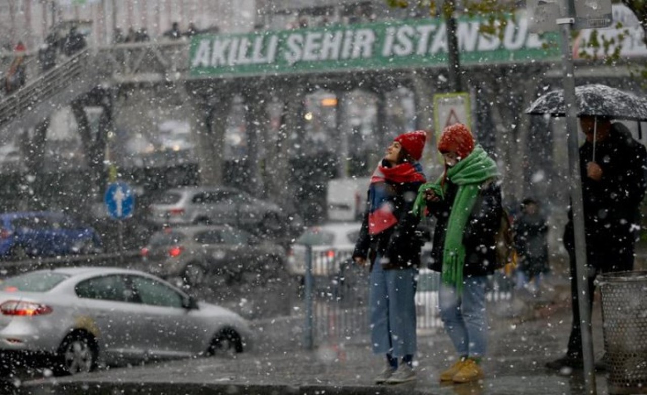 İstanbul'a beklenen kar geliyor! Valilik cuma gününü işaret etti