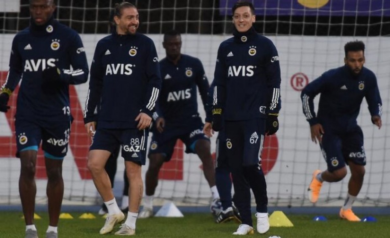 Mesut Özil ilk antrenmana çıktı: İşte ilk açıklaması