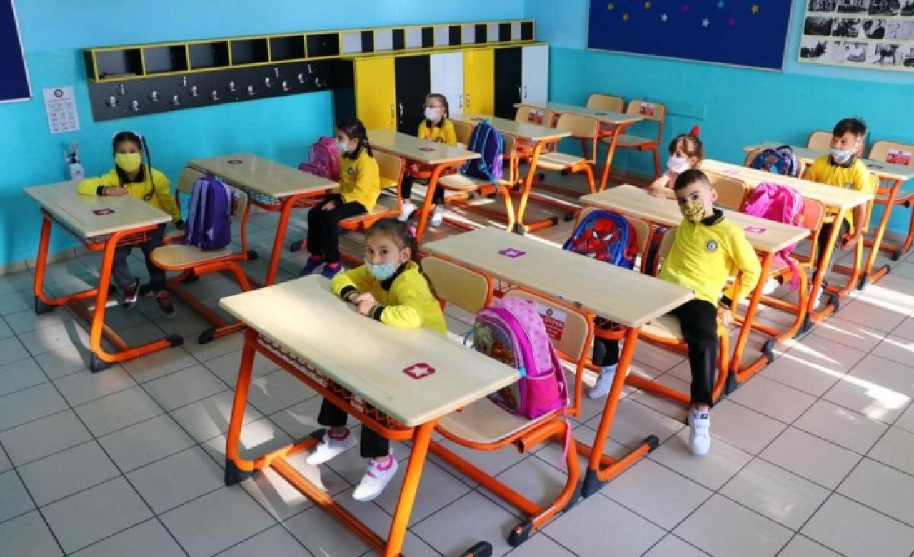 Milyonların beklediği haber: Bilim kurulu üyesi yüz yüze eğitim için tarih verdi!