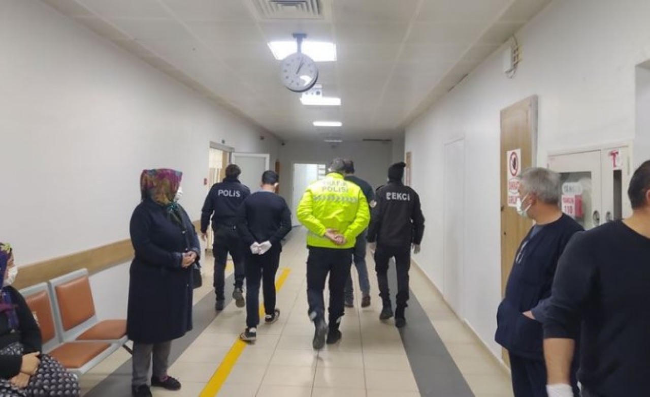 Osmaniye'de eşini döven adamı da mahalleli dövdü