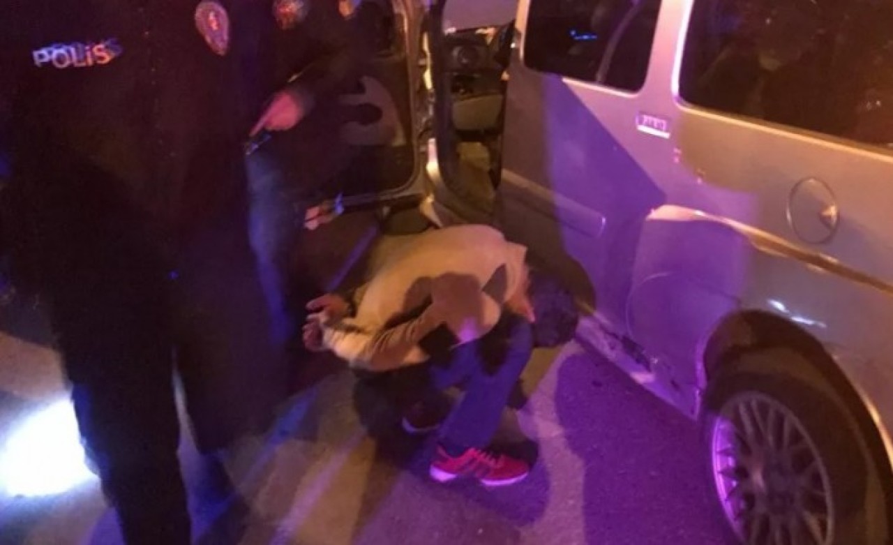 Polisten 30 dakika boyunca kaçtı,  yakalanınca ‘Benim abim de polis’ dedi