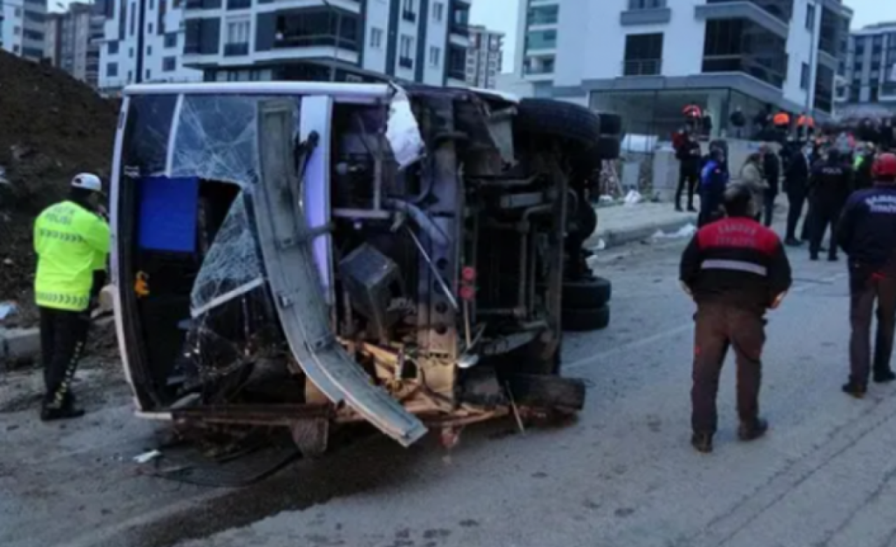 Samsun'da feci kaza: Hilmi Türk ve Kenan Demir öldü,  16 yaralı var