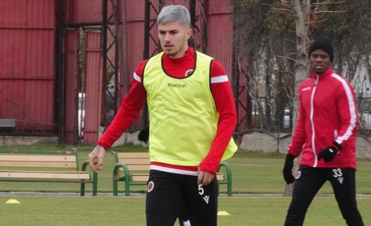 Trabzonspor,  Berat Özdemir ile 4, 5 yıllık anlaşma sağladı