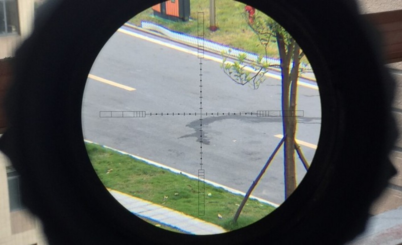 Valiye evinin önünde suikast: Yara almadan kurtuldu