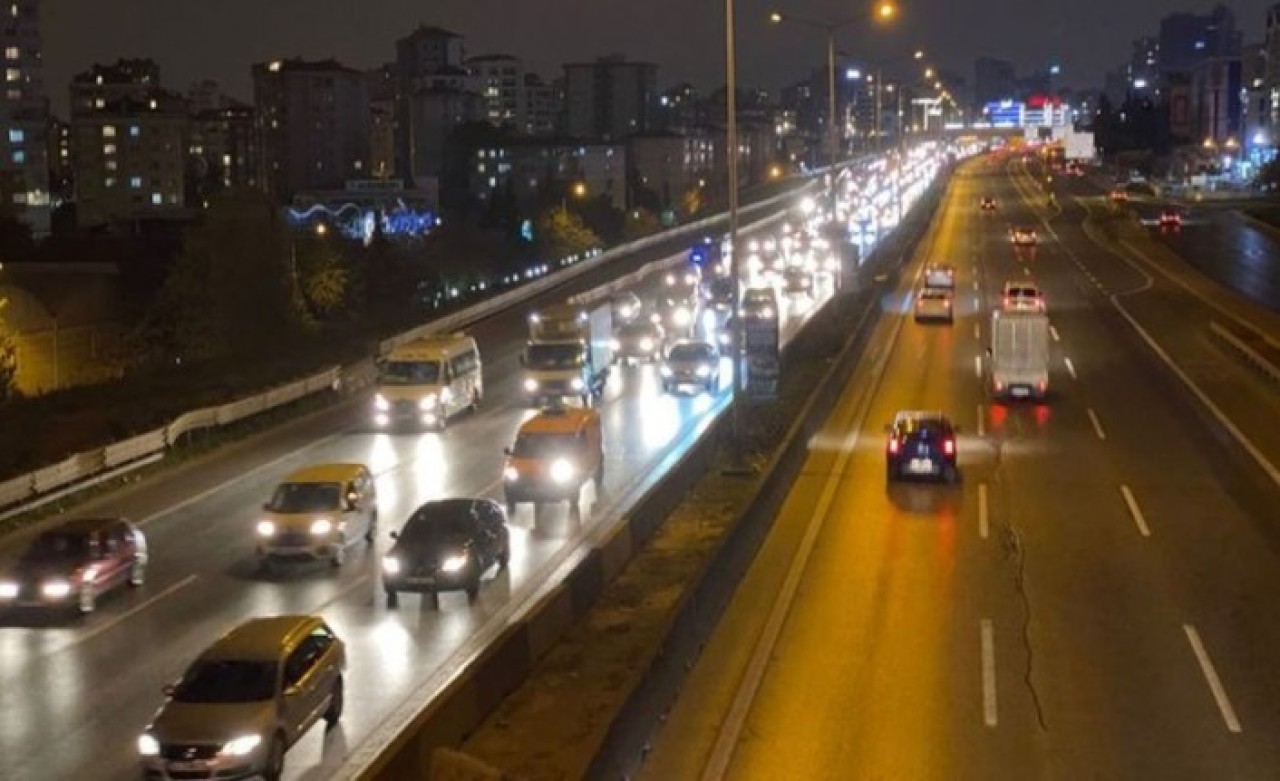 Yasak bitti,  caddeler hareketlendi