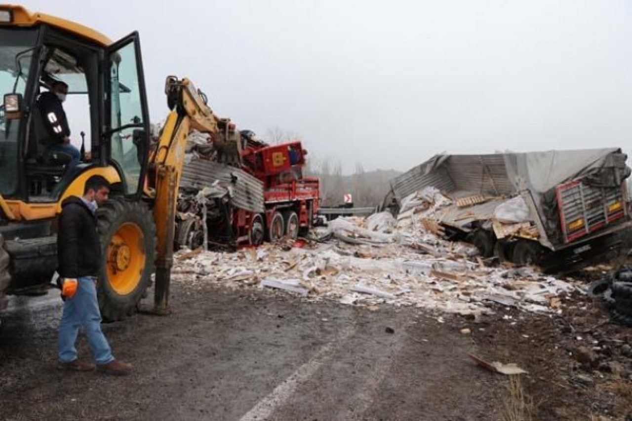 Yozgat'ta feci kaza: Ergün Sesli,  Hüseyin Özdemirbaş ve Ebubekir Karabıyık öldü
