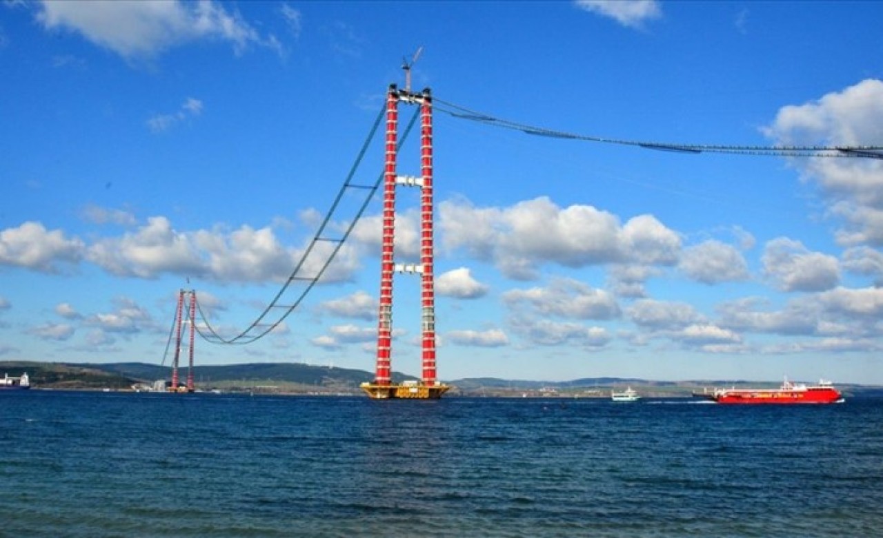 Yüksekliği Eyfel Kulesi'ni geçen 1915 Çanakkale Köprüsü'nün kedi yolu tamamlandı