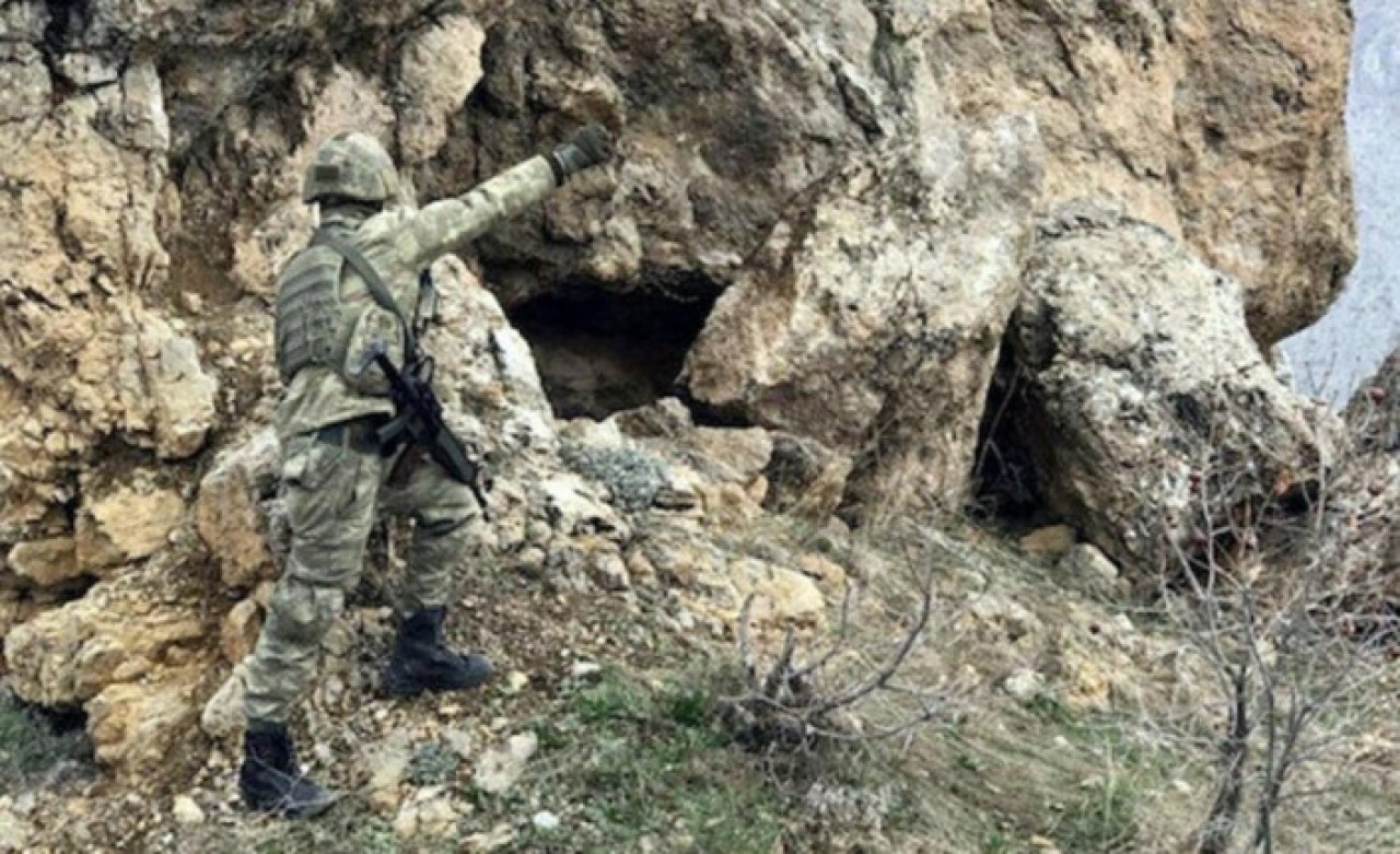 13 vatandaşımızın şehit edildiği mağarada 2 ülkeye ait silah ve mühimmat bulundu