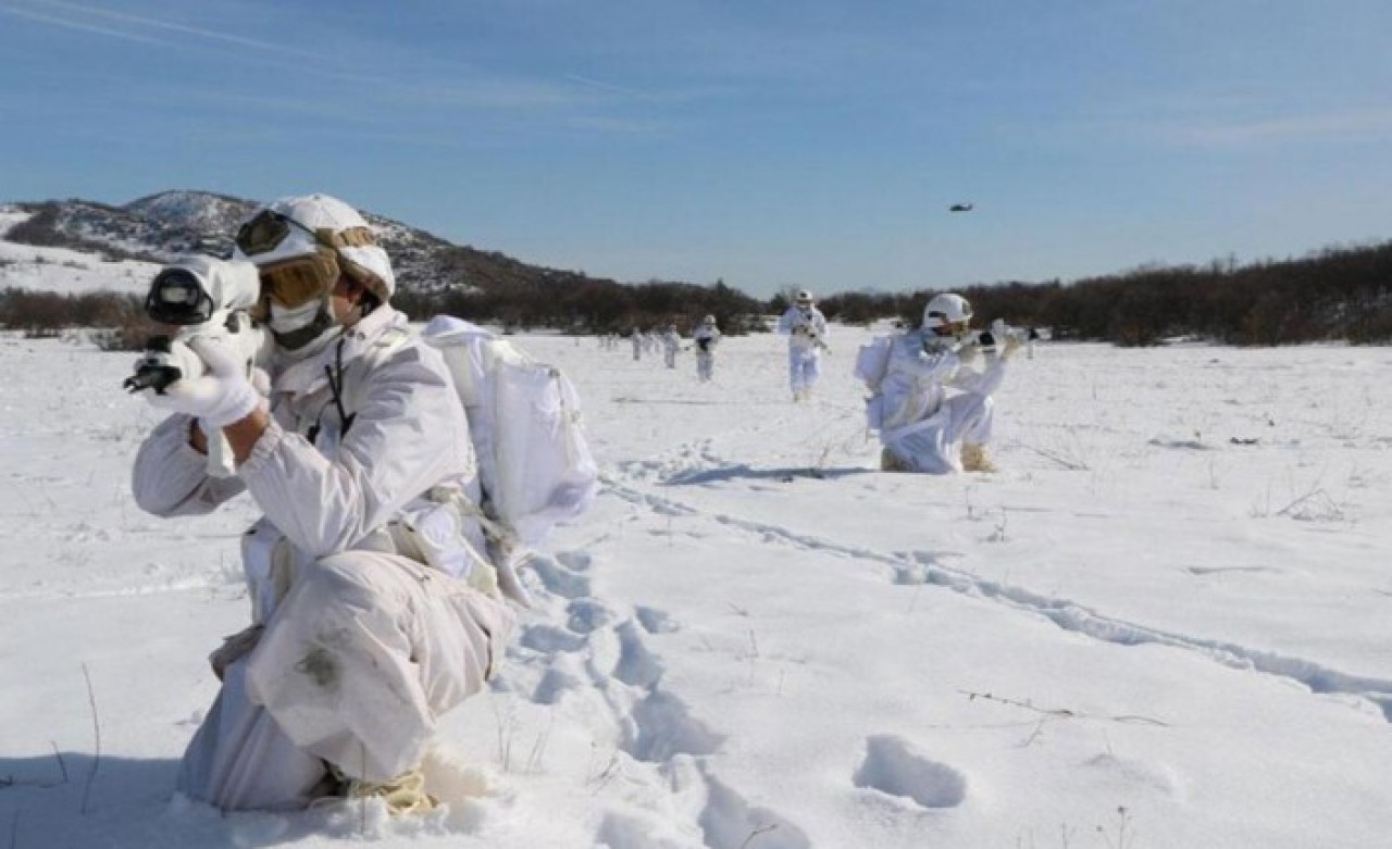 1.5 metre karda terörist avı