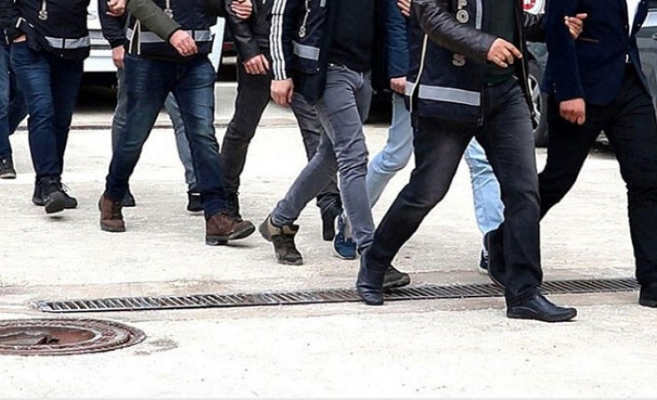16 şehirde şafak operasyonu: Onlarca kişi gözaltında,  aralarında doktorlar ve eczacılar da var