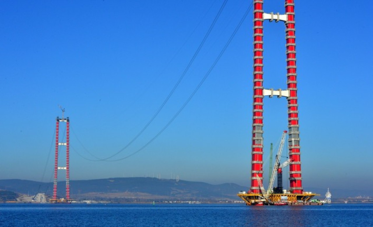 1915 Çanakkale Köprüsü'nün yapımı sürüyor: Kulelerde Seyit Onbaşı detayı