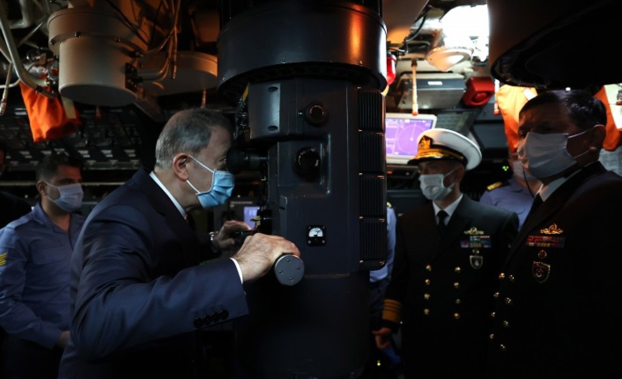 38 gün,  güneş görmeden deniz altında