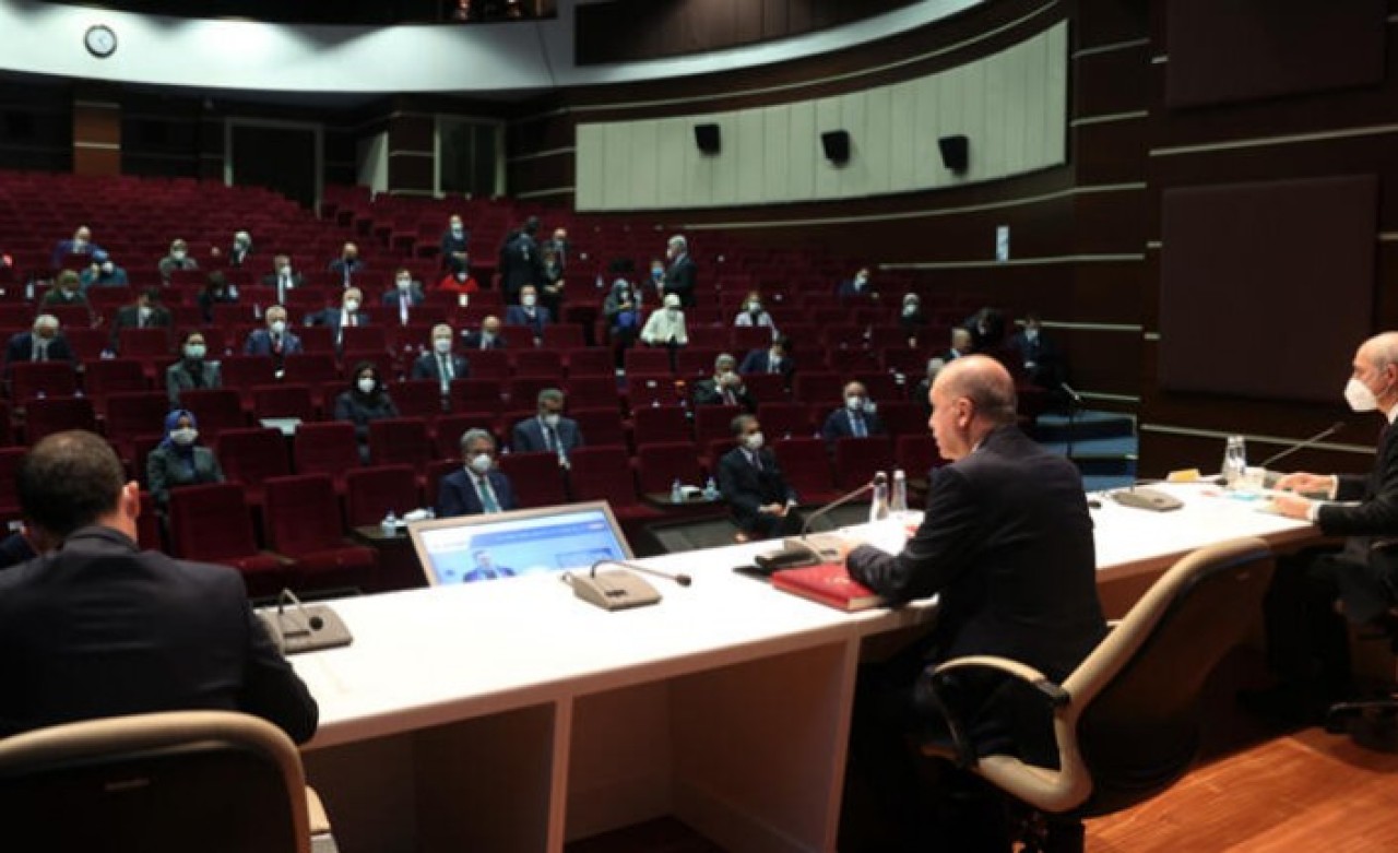 AK Parti MKYK toplantısı sürerken flaş açıklamalar: 'Böyle skandal duyulmamıştır'