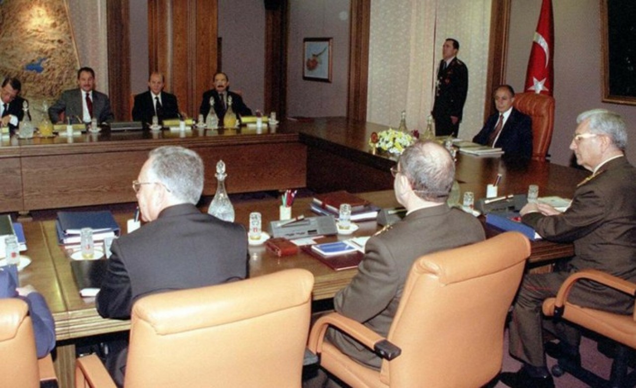  “Anayasa kitapçığı fırlatma” kavgasının 20'nci yılı