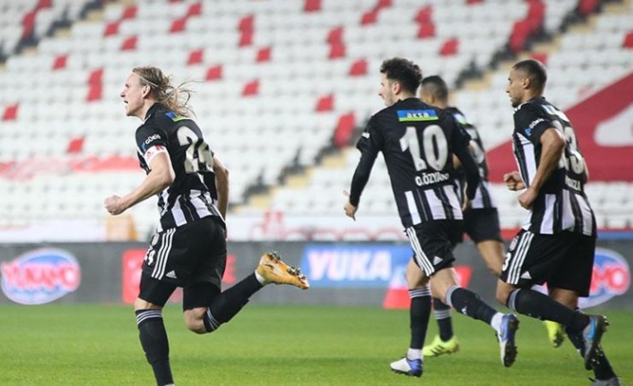 Antalya tek atakta gol attı,  Beşiktaş'ı yenilgiden Vida kurtardı