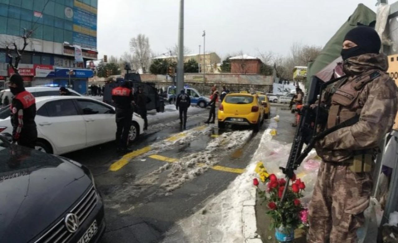 Araçlar didik didik aranıyor! Okmeydanı'nda giriş çıkışlar kapatıldı